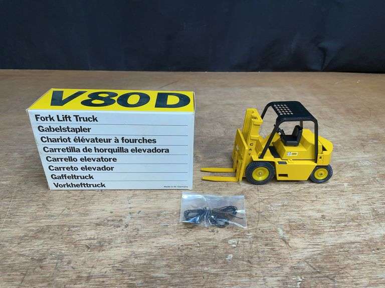 1/25 Caterpillar V80D Fork Lift NIB NZG image