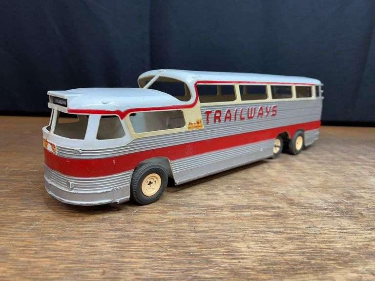 Trailways Bus image