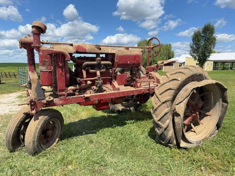Farmall F-20 image