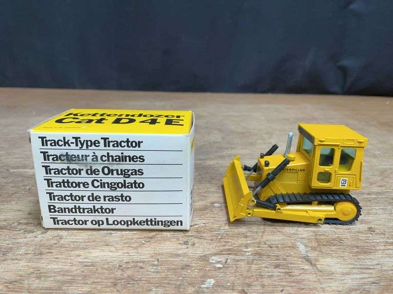 1/50 Caterpillar D4E Crawler NIB NZG image
