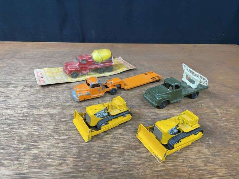 (5) Trucks and Crawlers image