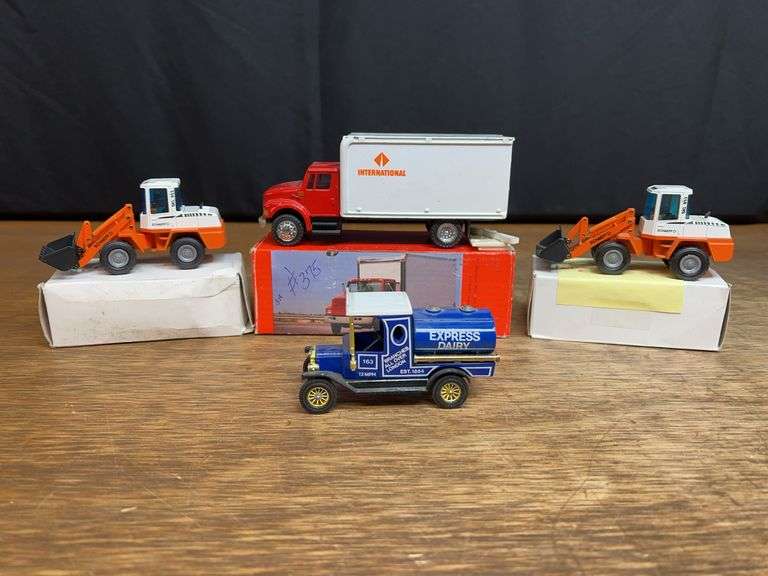 (4) Trucks + Wheel Loaders image