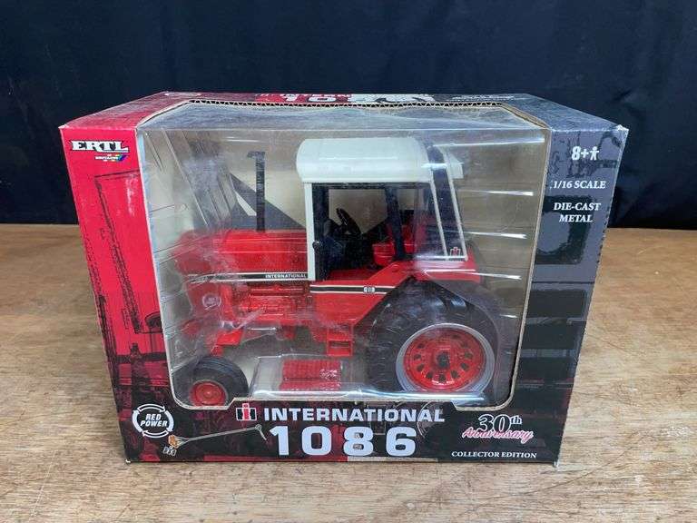 1/16 IH 1086 30th Anniversary NIB Ertl image