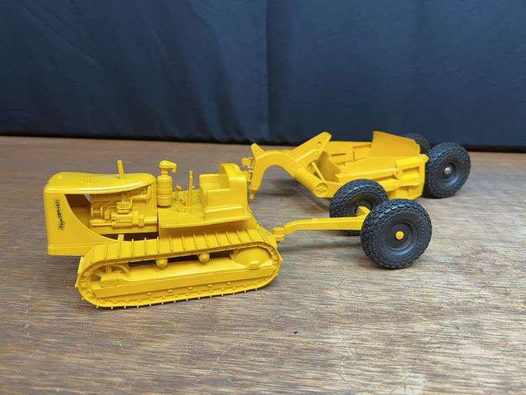 Caterpillar D7 Crawler + Scraper Cruver image