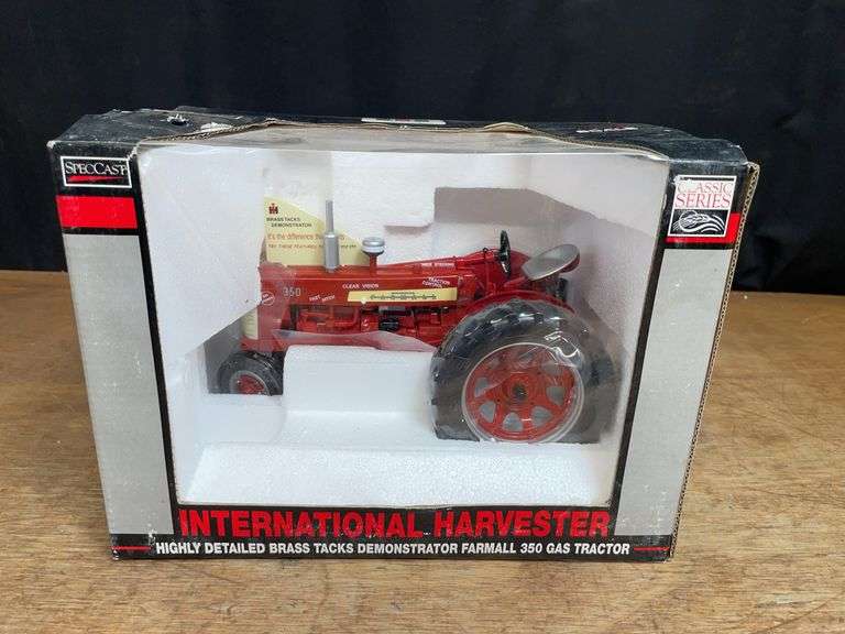 1/16 Farmall 350 Demonstrator NIB SC image