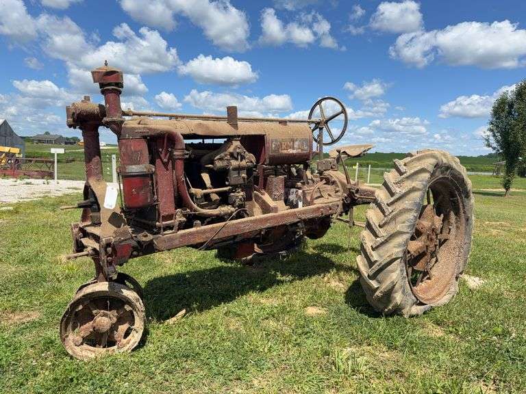 Farmall F-20 image