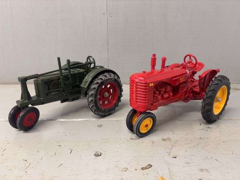 1/16 Massey Harris Challenger + 44 Ertl image