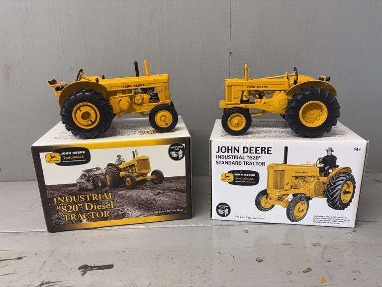 1/16 John Deere 820 Model Industrial + Model 620 Standard Industrial Two Cylinder Club Ertl image