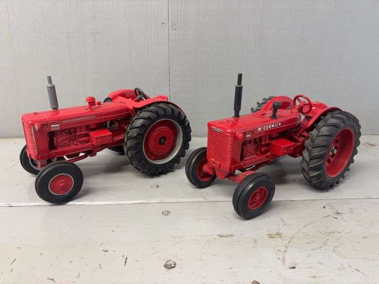 1/16 McCormick Deering 600 Diesel + WD-9 Ertl image