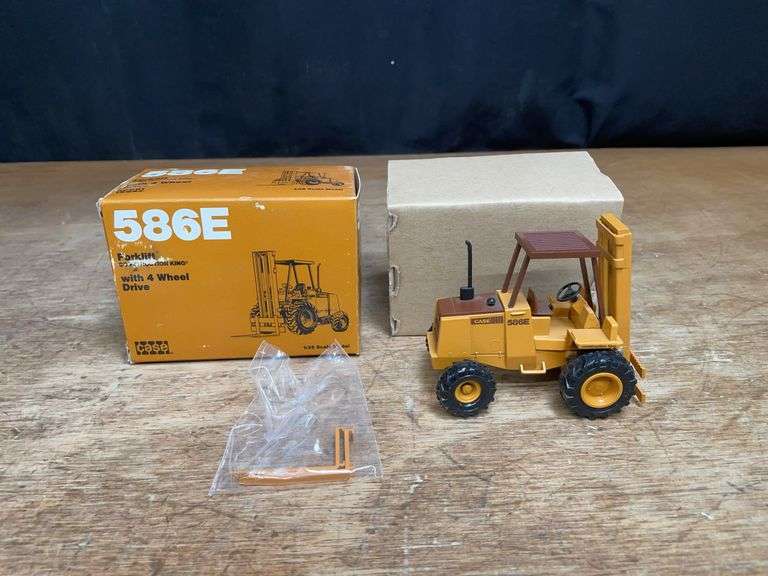 1/35 Case 586E Forklift NIB Conrad image