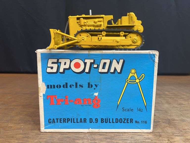 1/42 Caterpillar D9 Crawler NIB Tri-ang image