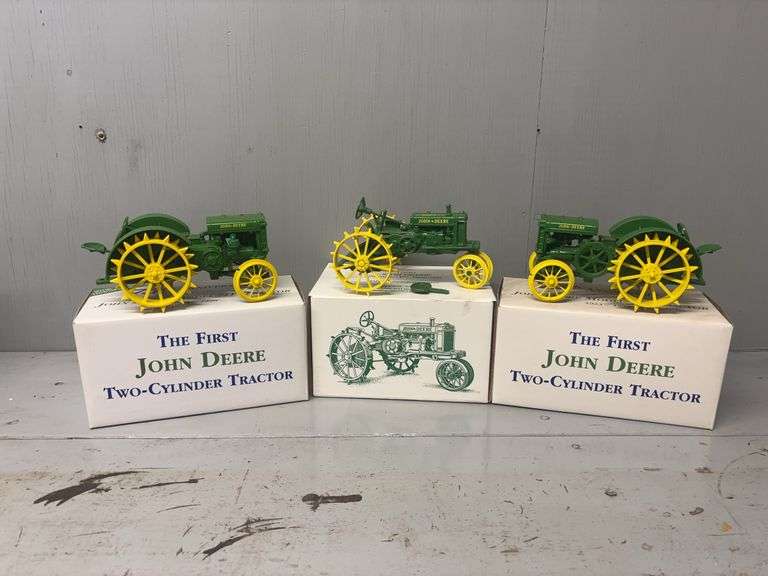 (2) 1/16 John Deere Model D + (1) Model P Two Cylinder Expo Ertl image