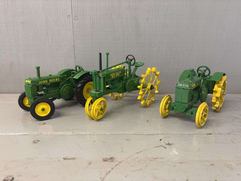 (2) 1/16 John Deere Model BR + (1) 1/16 John Deere Model B Ertl image