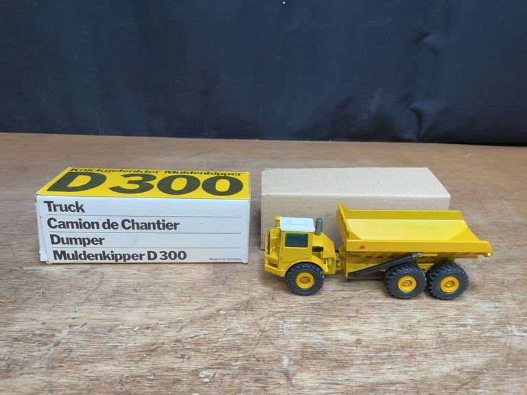 1/50 Caterpillar D300 Dump Truck NIB NZG image