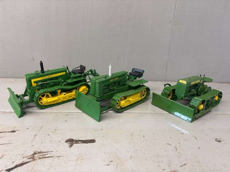1/16 John Deere BO Lindeman Crawler, Model MC Crawler, and Model 420 with 62 loader Ertl image