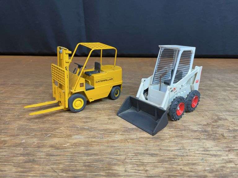 (2) 1/25 Caterpillar Forklift + Bobcat Skid Steer Gescha image