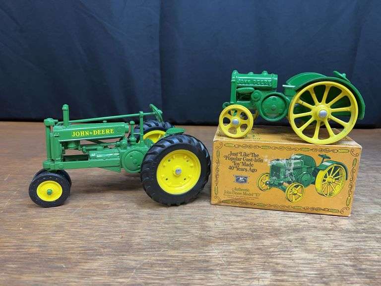 (2) 1/16 John Deere A + D Ertl image