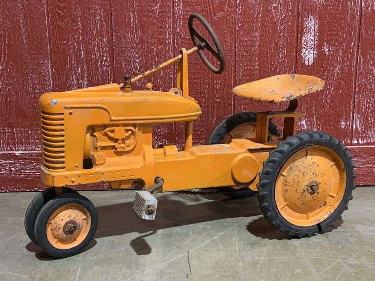 Farmall H Mid Size Pedal Tractor Eska image