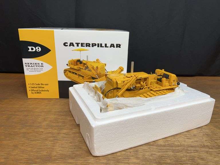 1/25 Caterpillar D9 Series E Crawler NIB 1st Gear image