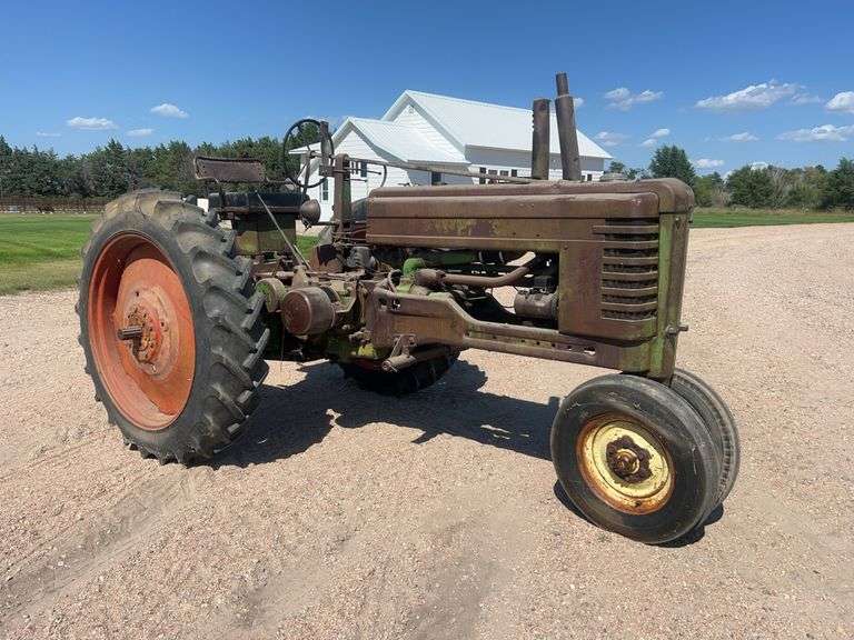 1947 John Deere Late Styled Model B image