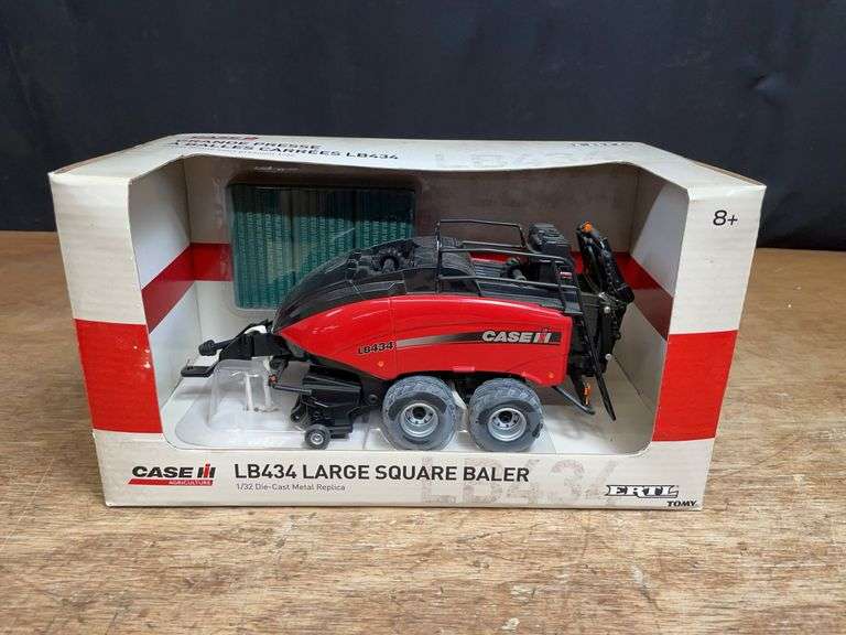 1/32 Case-IH LB434 Baler NIB Ertl image