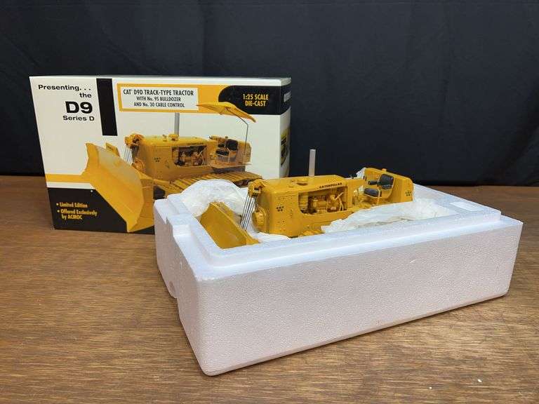 1/25 Caterpillar D9 Series D Crawler NIB 1st Gear image