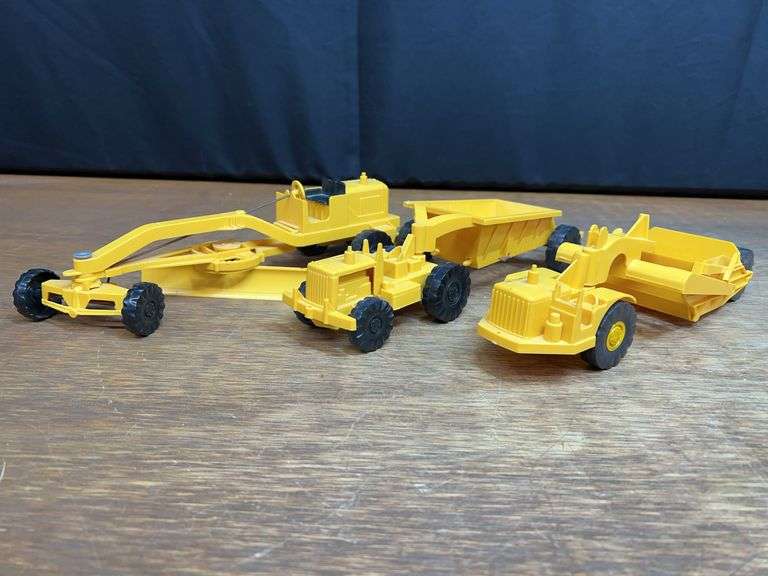 (3) Caterpillar Grader, Scraper, + Tractor w/ Wagon Revell image