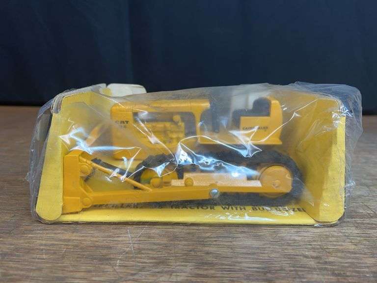 1/24 Caterpillar D6 Crawler NIB Ertl image