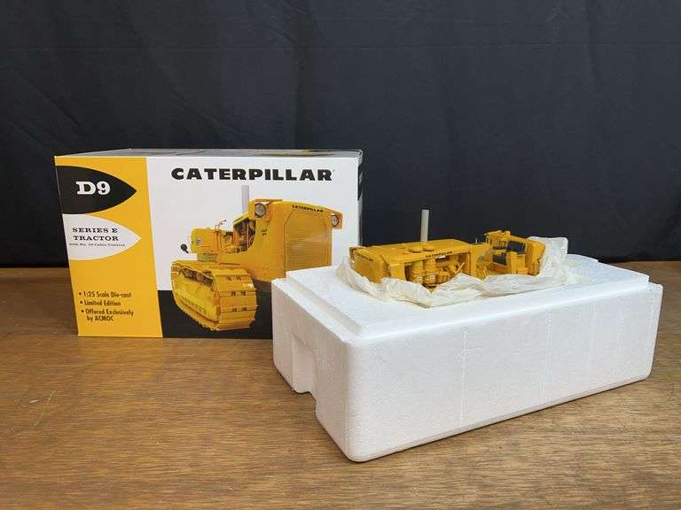 1/25 Caterpillar D9 Series E Crawler NIB 1st Gear image