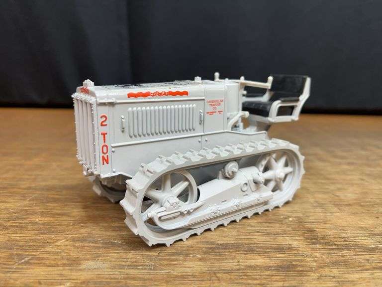 1/16 Caterpillar 2 Ton Crawler 1994 HCEA Ertl image