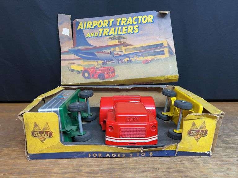 Clark Airport Tractor + Trailers NIB Doepke image