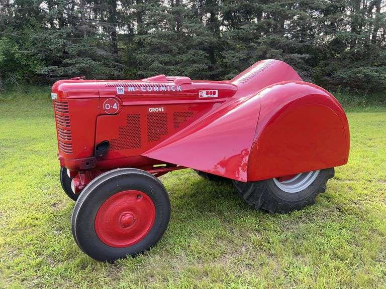 International O-4 Orchard Tractor image