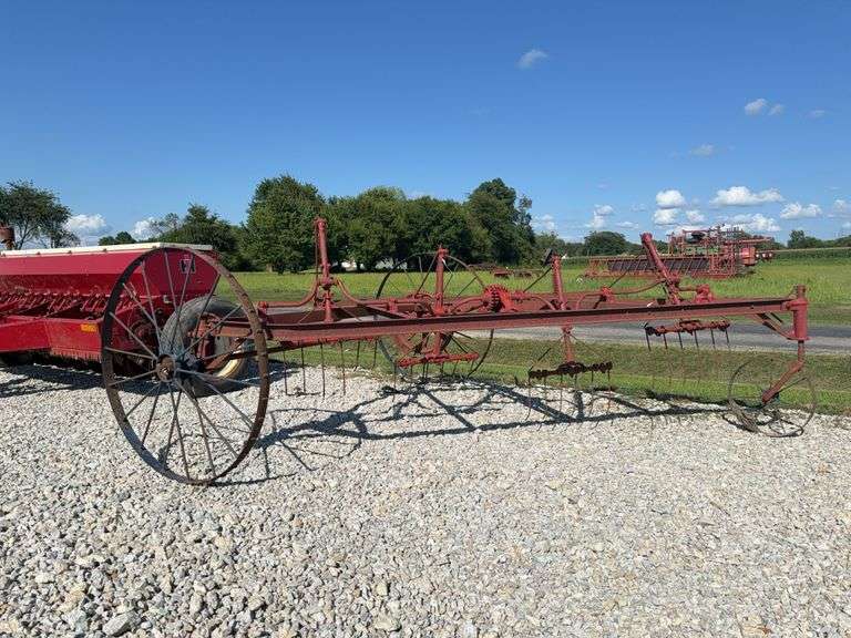 International Hay Tedder image