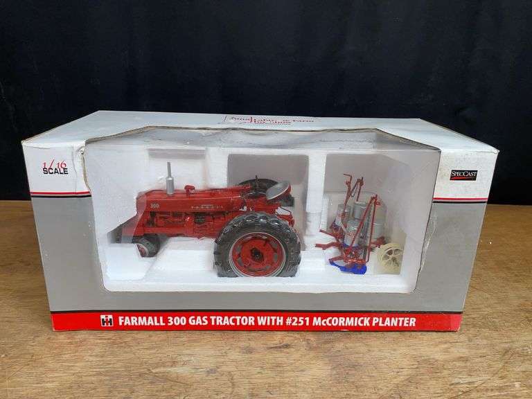 1/16 Farmall 300 w/Planter 2008 Lafayette NIB SC image