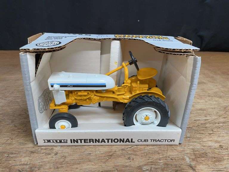 1/16 IH Cub Special Edition NIB Ertl image