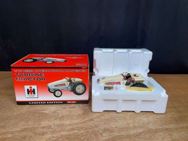 1/16 IH HT-341 Turbine Tractor NIB SC image