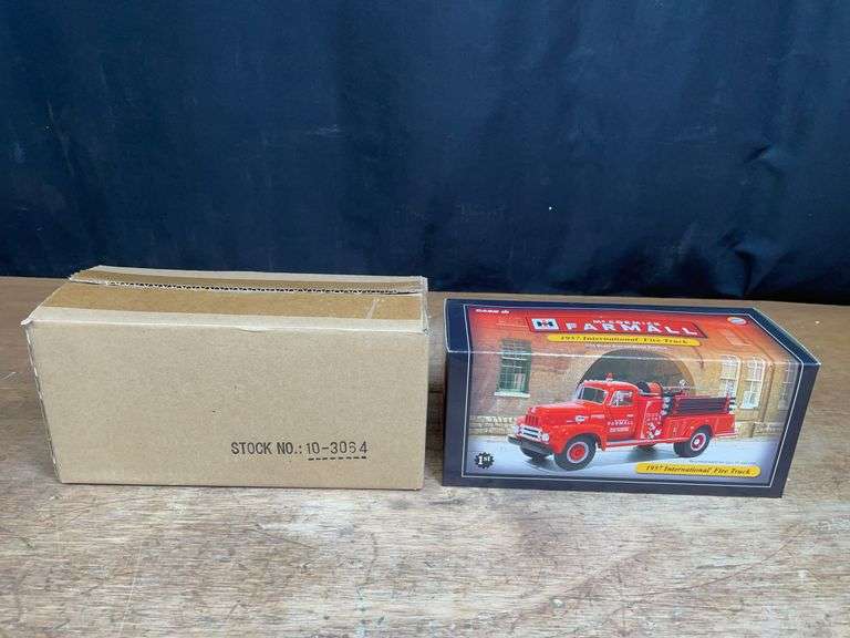 1/34 1957 International Farmall Fire Truck NIB 1st Gear image