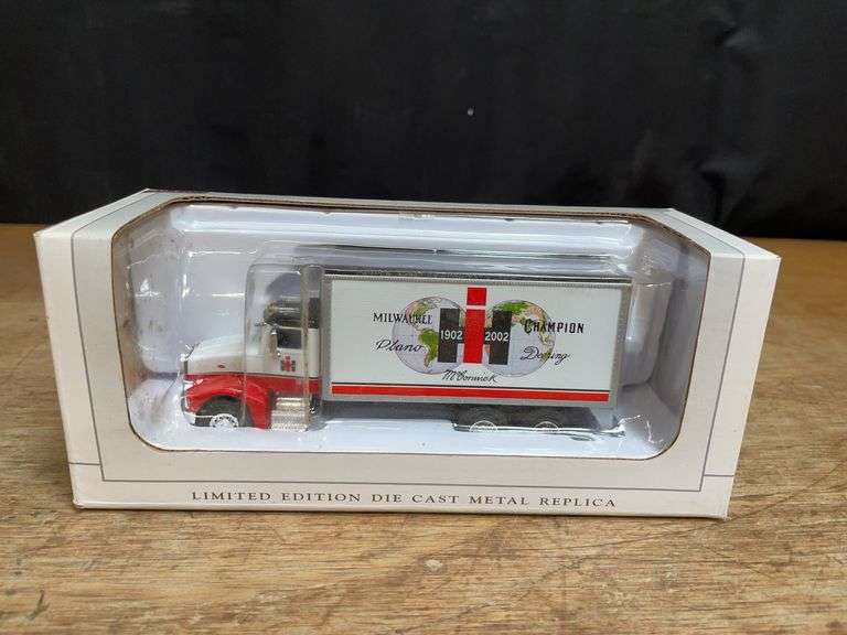 1/64 IH 100th Anniversary Truck NIB SC image