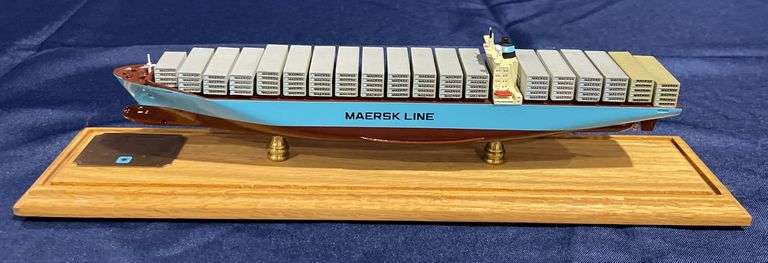 1/900th Regina Maersk Maersk Line Container Ship R/C Models USA image