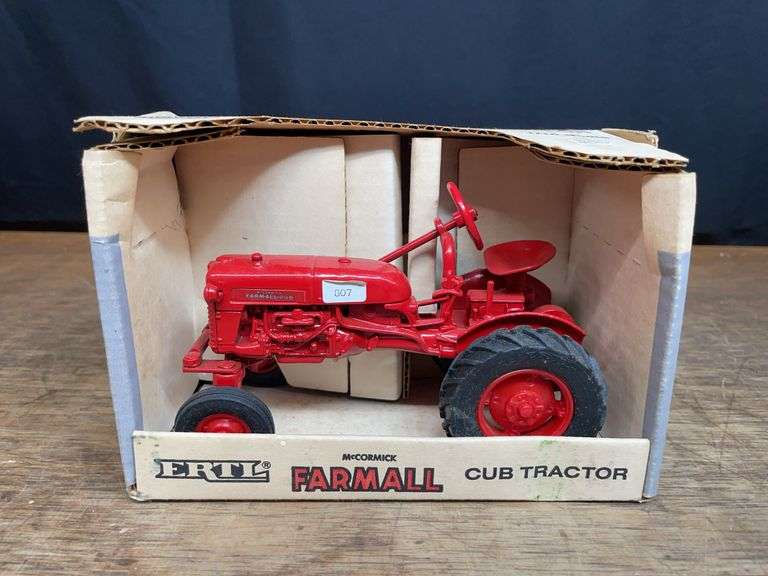 1/16 Farmall Cub NIB Ertl image