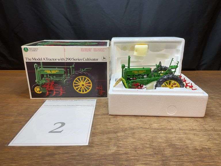 1/16 John Deere A w/Cultivators Precision NIB Ertl image