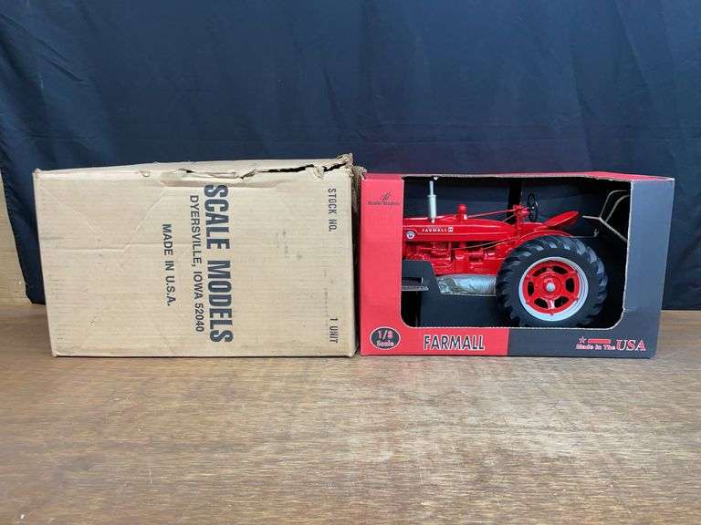 1/8 Farmall Super M NIB SM image