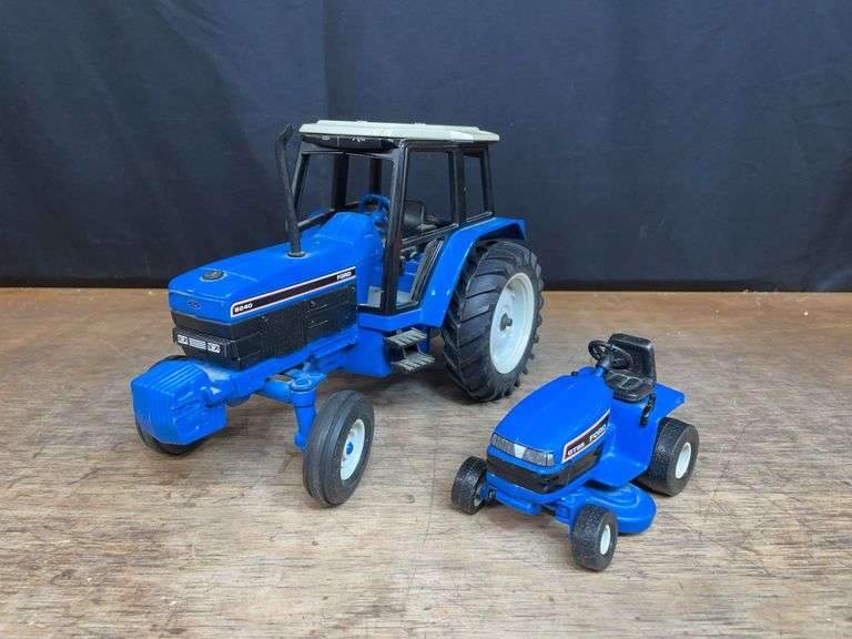 (2) 1/16 Ford 8240 + GT95 image