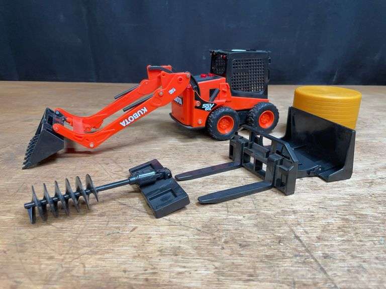 Kubota SSV65 Skid Loader image