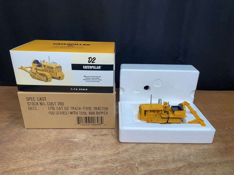 1/16 Caterpillar D2 Cralwer NIB SC image