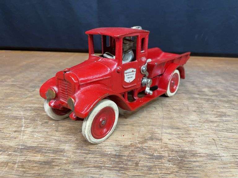 International Red Baby Dump Truck Arcade image