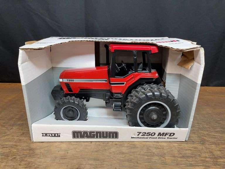 1/16 Case-IH Magnum 7250 NIB Ertl image