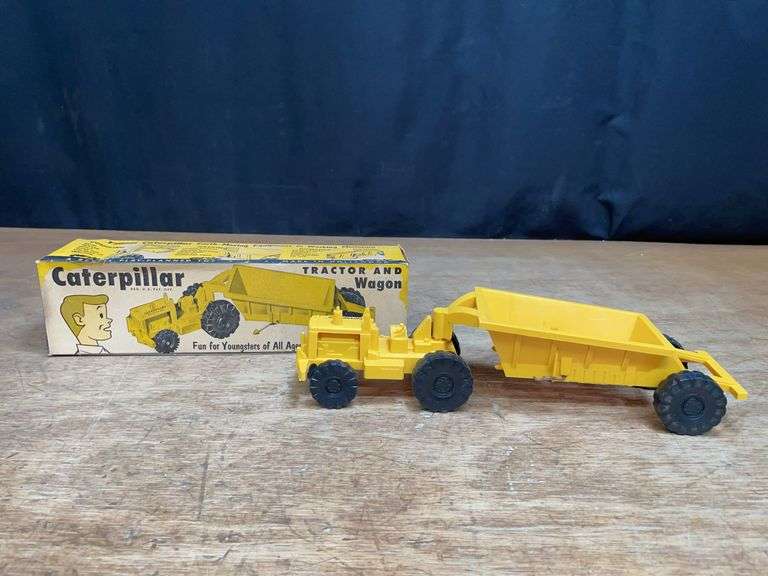 Caterpillar Tractor + Wagon NIB Revell image