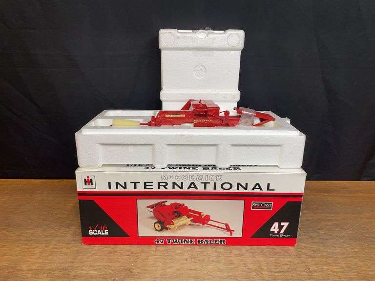 1/16 IH 47 Baler NIB SC image
