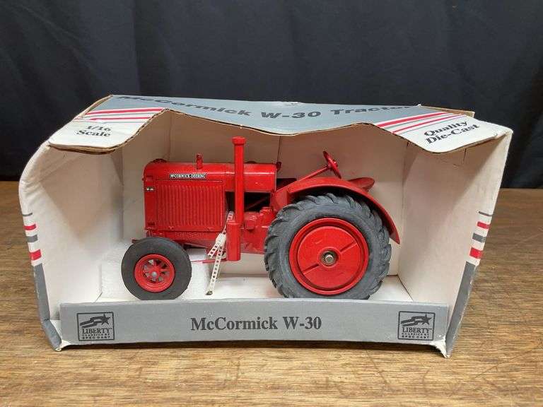 1/16 McCormick-Deering W-30 1998 Nashville NIB SC image